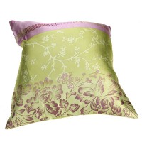 Coussin vert et violet motif fleurs